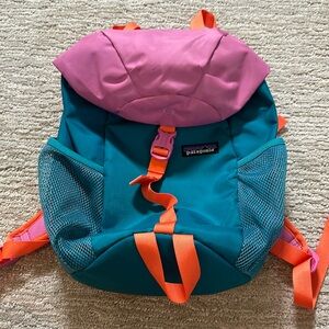 Patagonia kids Refugito 12L backpack in belay blue!